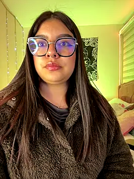 Snapshot of Marianaa__ chatting on 11-18-25, 06:34 Marianaa online show from 11-18-25, 06:34