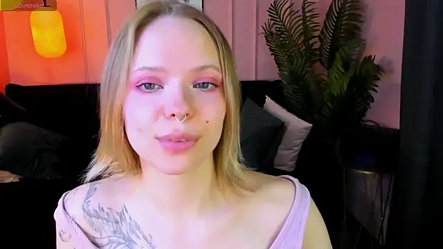 lucy loy online show from 04-29-26, 08:18