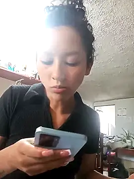 Snapshot of pettymoon1 chatting on 11-28-25, 04:31 pettymoon1 online show from 11-28-25, 04:31