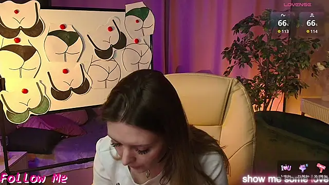 Ursula Andres online show from 04-28-26, 01:04