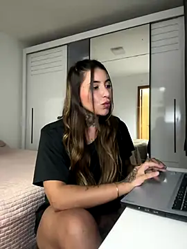 Snapshot of thauanydemontie chatting on 11-21-25, 11:58 thauanydemontie online show from 11-21-25, 11:58