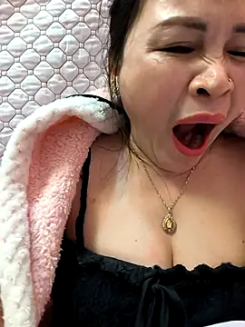 Snapshot of dis_princess chatting on 12-04-25, 03:32 dis princess online show from 12-04-25, 03:32