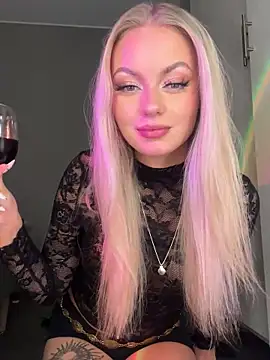 Snapshot of linafuntime chatting on 11-26-25, 01:06 linafuntime online show from 11-26-25, 01:06