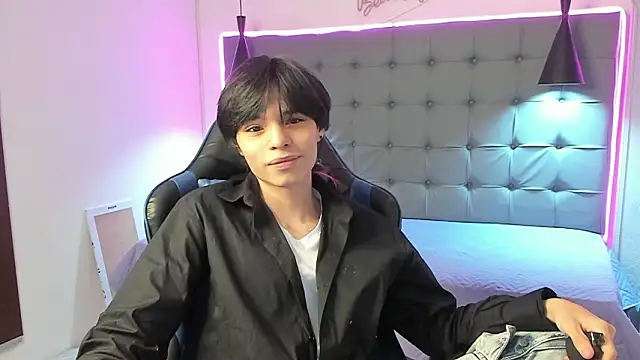 Snapshot of Sylasfrost chatting on 02-19-26, 12:34 Sylasfrost online show from 02-19-26, 12:34