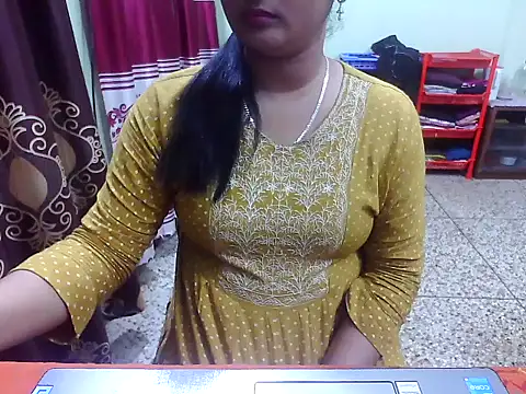 Snapshot of TwinRose2000 chatting on 12-14-25, 01:05 TwinRose2000 online show from 12-14-25, 01:05