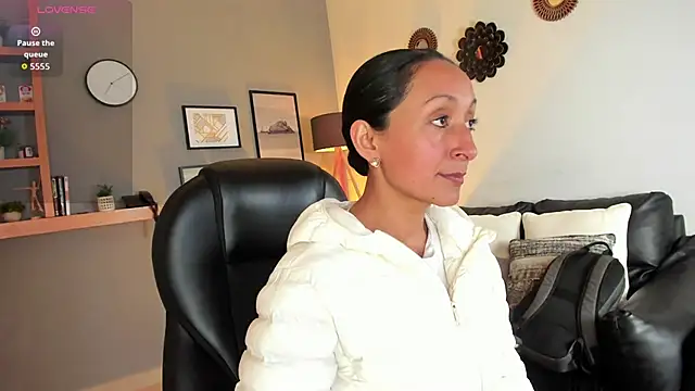 Snapshot of Violet_Kumar chatting on 12-04-25, 07:33 Violet Kumar online show from 12-04-25, 07:33