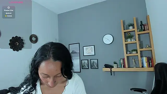 Snapshot of Violet_Kumar chatting on 12-14-25, 09:08 Violet Kumar online show from 12-14-25, 09:08