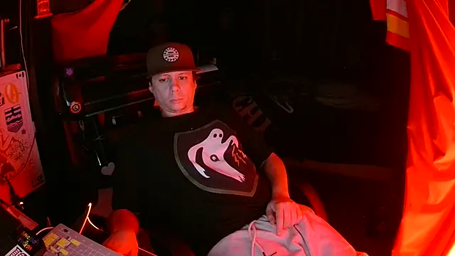 Snapshot of Bowerboi chatting on 11-20-25, 06:46 Bowerboi online show from 11-20-25, 06:46