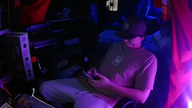 Snapshot of Bowerboi chatting on 11-29-25, 12:46 Bowerboi online show from 11-29-25, 12:46