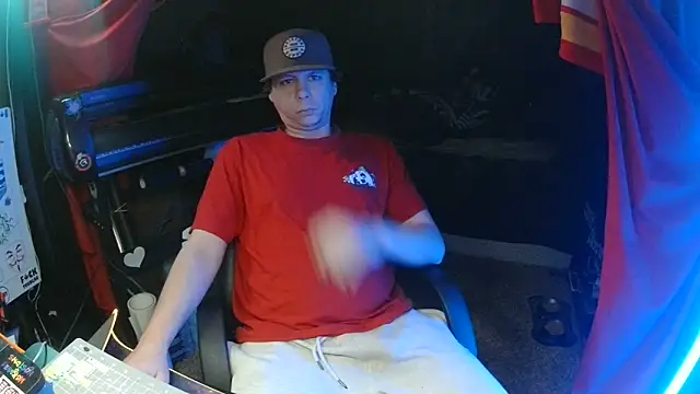 Snapshot of Bowerboi chatting on 12-02-25, 11:00 Bowerboi online show from 12-02-25, 11:00