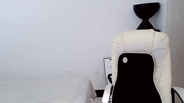 XIAOFENG-2025 online show from 03-12-26, 07:14