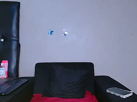 Snapshot of YELLOW-MELLO chatting on 11-26-25, 12:39 YELLOW-MELLO online show from 11-26-25, 12:39