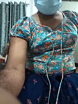 Snapshot of Littlehardon chatting on 12-18-25, 01:50 Littlehardon online show from 12-18-25, 01:50