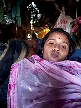 Snapshot of Hot_erion chatting on 11-28-25, 05:32 Hot erion online show from 11-28-25, 05:32