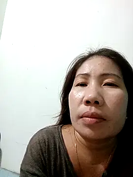 Snapshot of Reema_143 chatting on 11-21-25, 03:33 Reema 143 online show from 11-21-25, 03:33