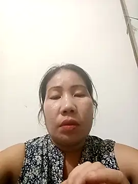 Snapshot of Reema_143 chatting on 11-27-25, 02:52 Reema 143 online show from 11-27-25, 02:52