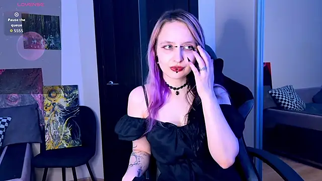 Snapshot of lavender_monster chatting on 02-19-26, 06:04 lavender monster online show from 02-19-26, 06:04