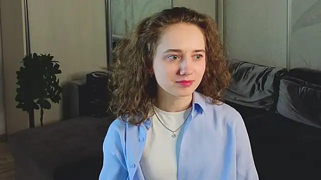 Snapshot of CuteLunette chatting on 12-05-25, 01:20 CuteLunette online show from 12-05-25, 01:20