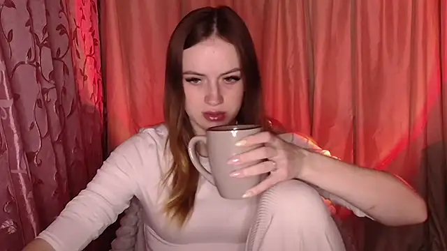 Illa May online show from 03-10-26, 07:19