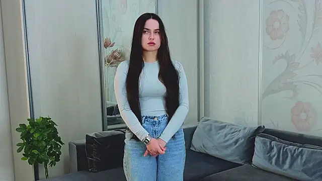 Snapshot of UmbraViola chatting on 12-14-25, 01:05 UmbraViola online show from 12-14-25, 01:05