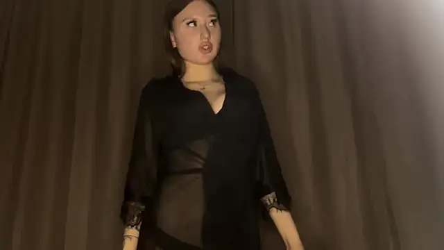 Snapshot of DivaRay chatting on 12-04-25, 10:24 DivaRay online show from 12-04-25, 10:24