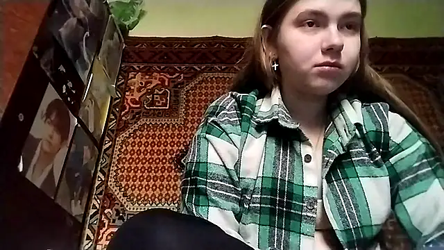 Snapshot of KikiBang chatting on 11-30-25, 08:18 KikiBang online show from 11-30-25, 08:18