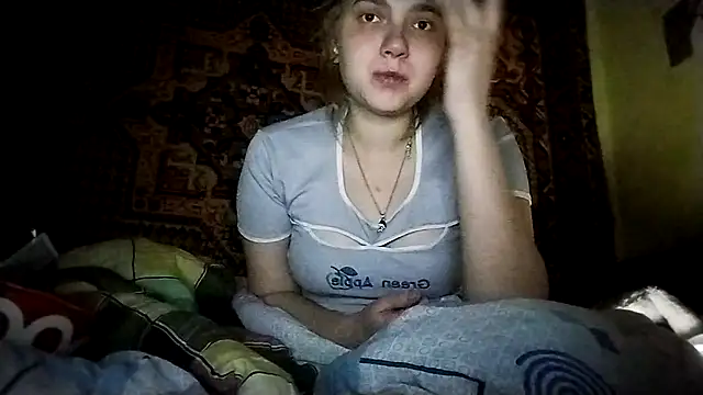 Snapshot of KikiBang chatting on 12-03-25, 08:07 KikiBang online show from 12-03-25, 08:07