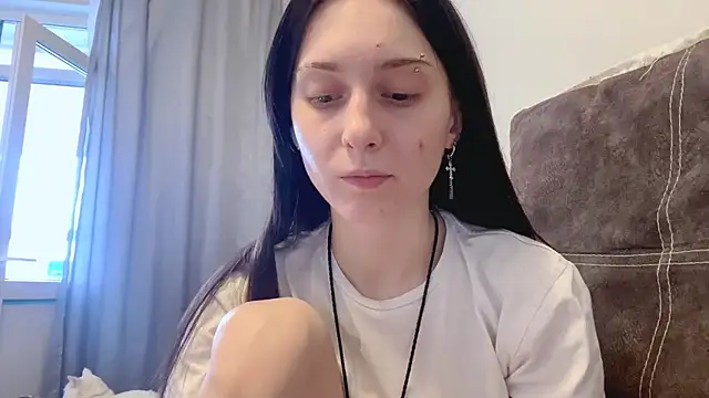 Snapshot of CyberAIice chatting on 11-25-25, 06:24 CyberAIice online show from 11-25-25, 06:24