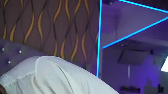 Snapshot of lovely_sophia_ chatting on 11-25-25, 06:02 lovely sophia online show from 11-25-25, 06:02