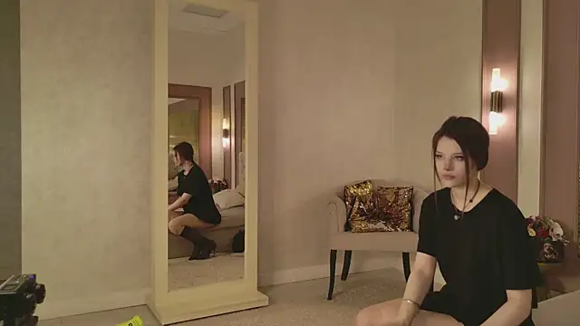 Snapshot of LilyLevine chatting on 12-05-25, 06:33 LilyLevine online show from 12-05-25, 06:33