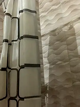 Snapshot of laperson chatting on 12-21-25, 01:57 laperson online show from 12-21-25, 01:57