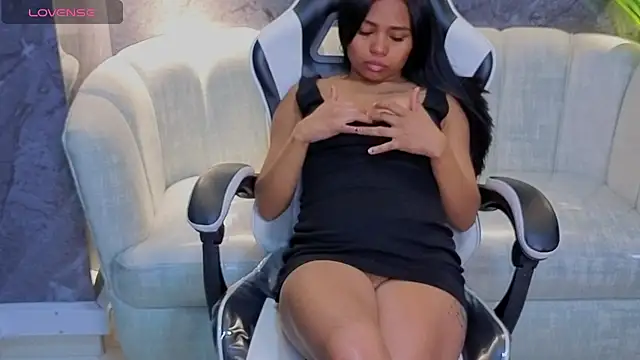 Snapshot of Sofia_Tx_ chatting on 12-01-25, 12:54 Sofia Tx online show from 12-01-25, 12:54