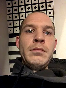 Snapshot of Spielzeugtwink chatting on 11-20-25, 04:18 Spielzeugtwink online show from 11-20-25, 04:18