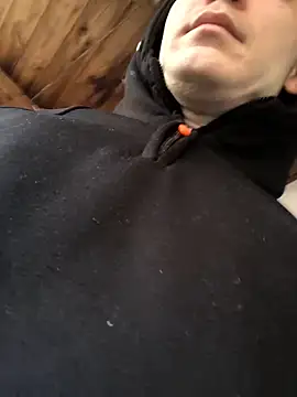 Snapshot of Spielzeugtwink chatting on 11-22-25, 01:10 Spielzeugtwink online show from 11-22-25, 01:10