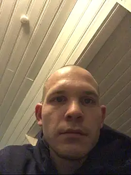 Snapshot of Spielzeugtwink chatting on 11-26-25, 12:22 Spielzeugtwink online show from 11-26-25, 12:22