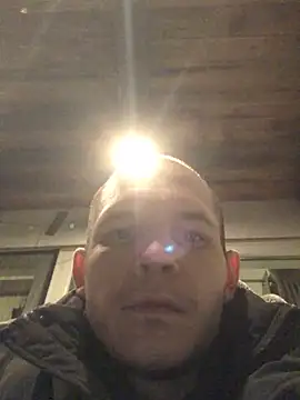 Snapshot of Spielzeugtwink chatting on 12-04-25, 10:40 Spielzeugtwink online show from 12-04-25, 10:40