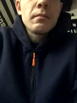 Snapshot of Spielzeugtwink chatting on 12-14-25, 11:37 Spielzeugtwink online show from 12-14-25, 11:37