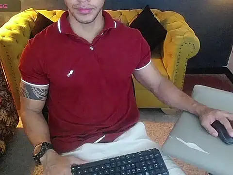 Snapshot of tayler_luke chatting on 11-29-25, 01:19 tayler luke online show from 11-29-25, 01:19