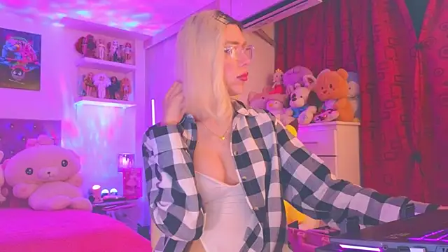 Snapshot of MadamBarbiee chatting on 11-28-25, 11:07 MadamBarbiee online show from 11-28-25, 11:07