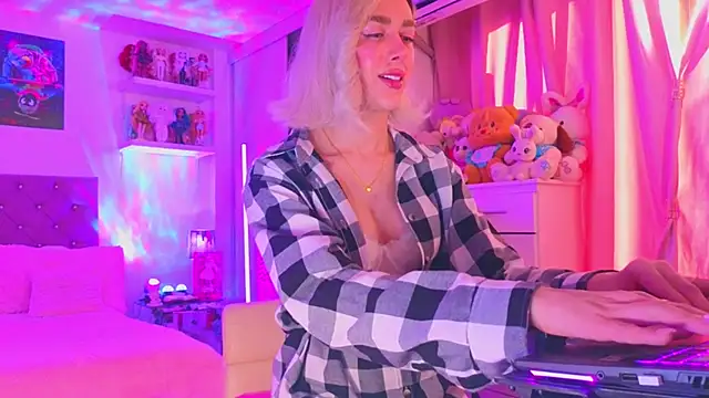 Snapshot of MadamBarbiee chatting on 12-13-25, 09:20 MadamBarbiee online show from 12-13-25, 09:20