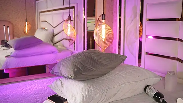 luciana agudelo online show from 04-23-26, 07:27