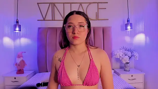 Snapshot of LeiahBlonde chatting on 12-04-25, 11:52 LeiahBlonde online show from 12-04-25, 11:52