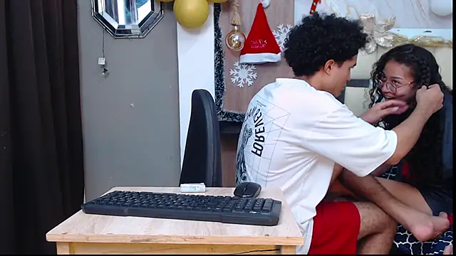 Snapshot of sweett_love_ chatting on 11-21-25, 02:43 sweett love online show from 11-21-25, 02:43