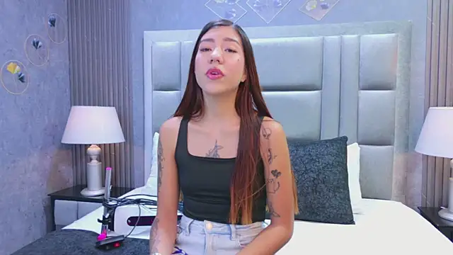 Snapshot of ViolettFrosst chatting on 12-04-25, 07:33 ViolettFrosst online show from 12-04-25, 07:33