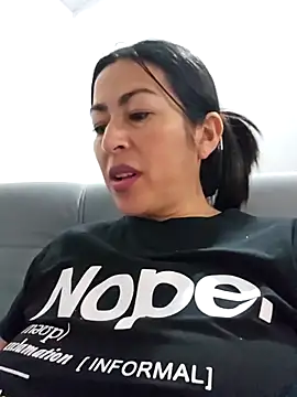 Snapshot of JustSamantha_ chatting on 12-14-25, 09:41 JustSamantha online show from 12-14-25, 09:41