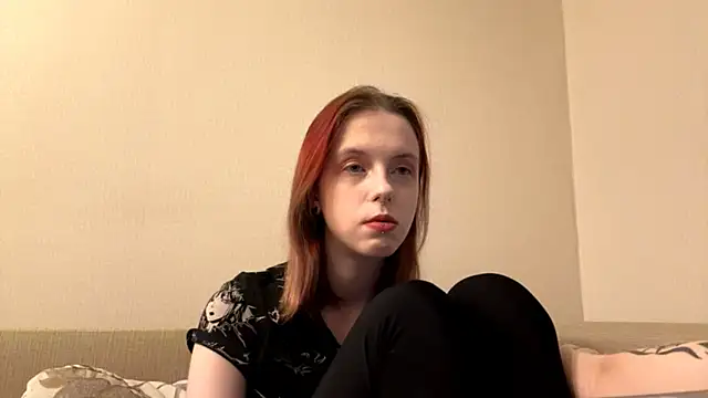 Snapshot of LulyClouds chatting on 12-04-25, 04:16 LulyClouds online show from 12-04-25, 04:16