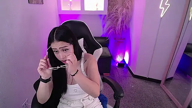 Snapshot of vallolett chatting on 11-25-25, 07:58 vallolett online show from 11-25-25, 07:58