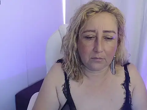 Snapshot of Perla_2026 chatting on 11-20-25, 05:01 Perla 2026 online show from 11-20-25, 05:01