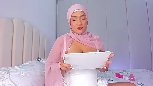 Amira-Zahra online show from 04-26-26, 09:23