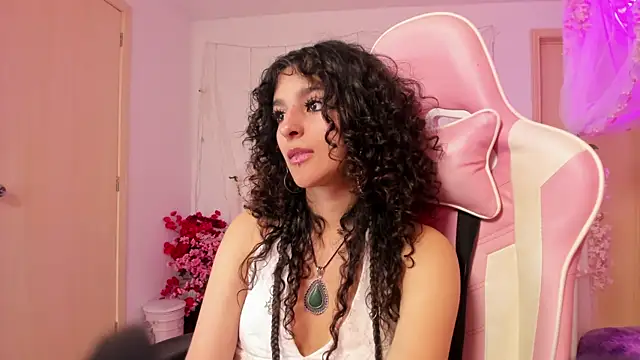 Snapshot of gummo_ chatting on 11-25-25, 08:42 gummo online show from 11-25-25, 08:42